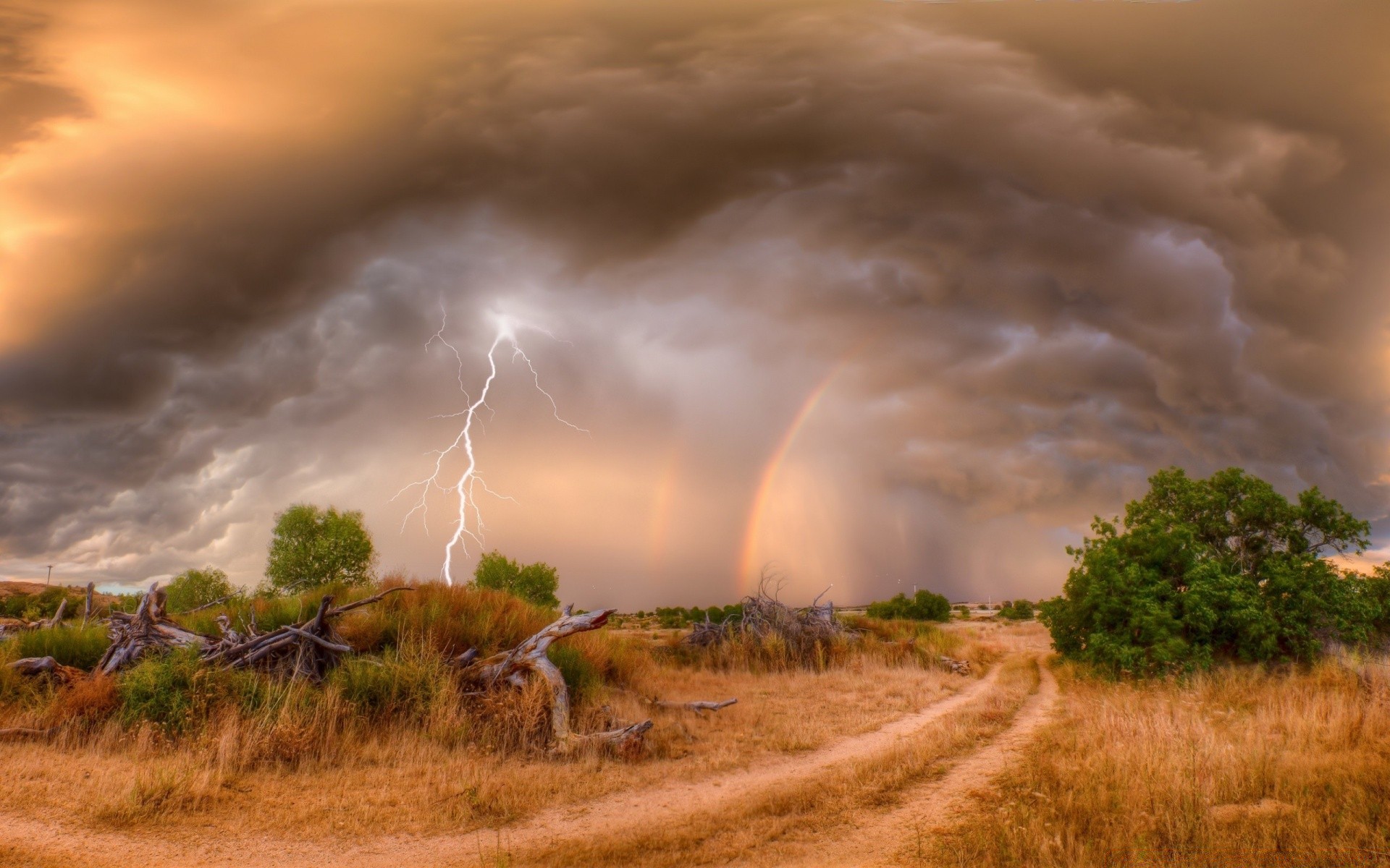 paysage coucher de soleil tempête ciel nature aube paysage dramatique à l extérieur soleil pluie soir orage herbe rural météo nuage campagne champ crépuscule