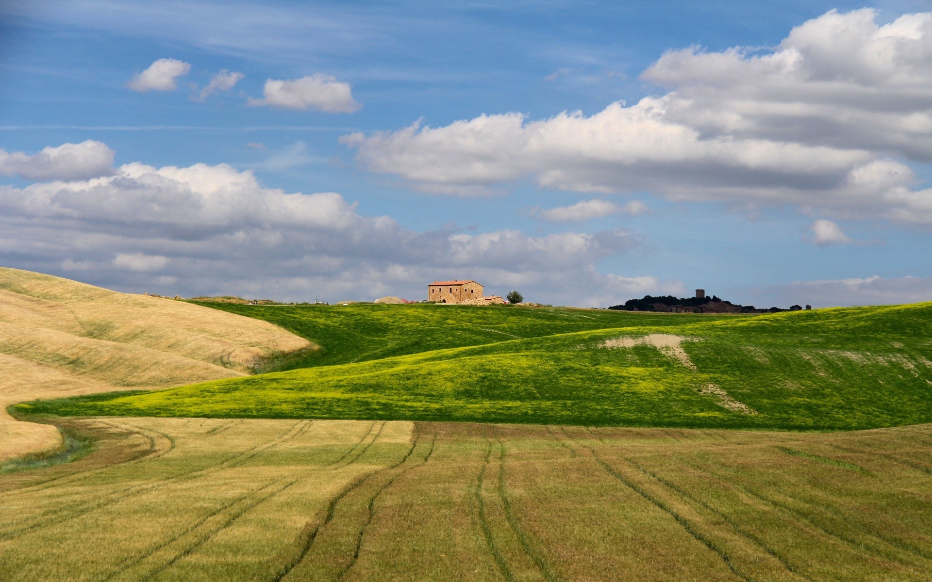 landschaft landschaft natur gras des ländlichen raums landschaft landwirtschaft himmel im freien bewirtschaftetes land feld sommer hügel bauernhof weide heuhaufen reisen weiden ackerland baum