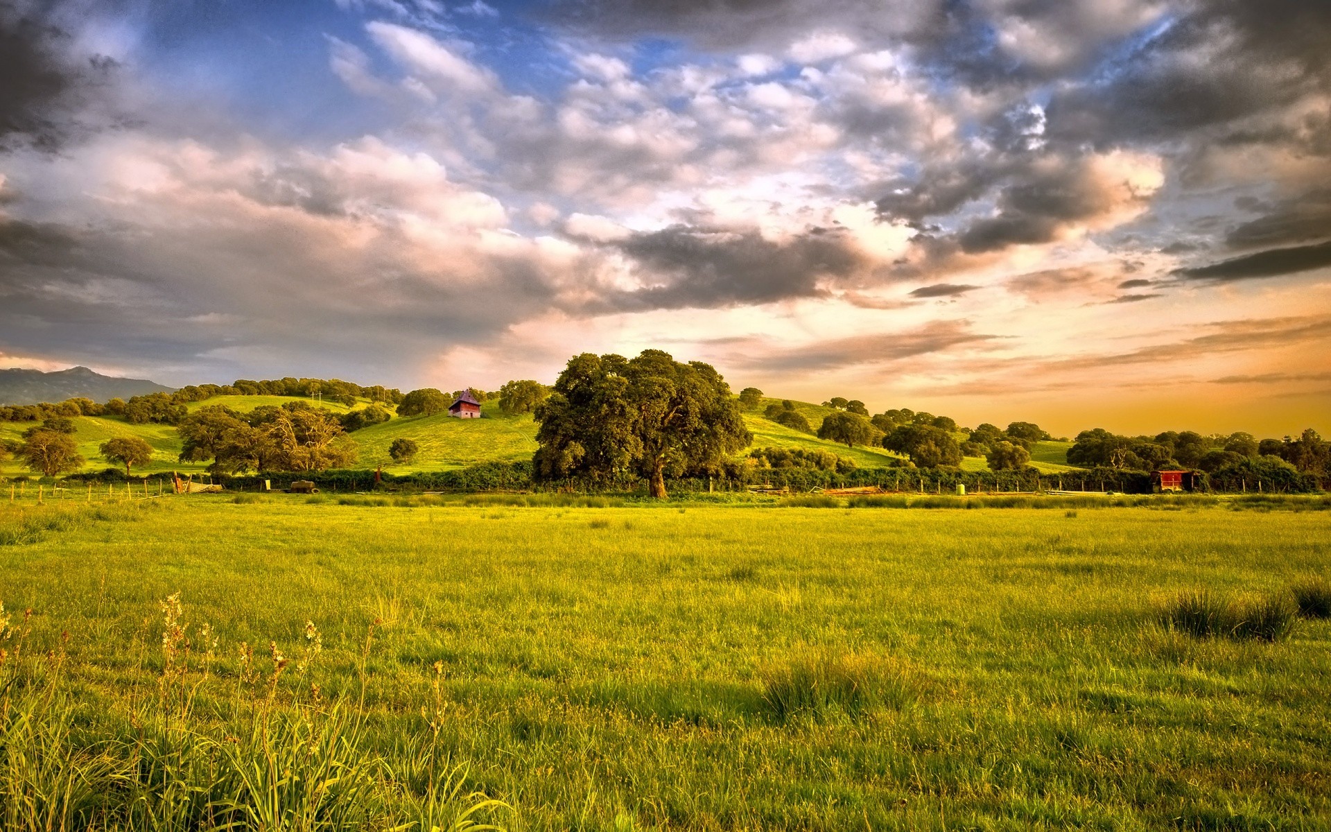 landschaft landschaft feld natur landwirtschaft des ländlichen himmel landschaft bauernhof sommer gras weide sonne im freien heuhaufen wolke sonnenuntergang baum gutes wetter land