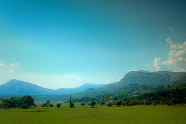 Magnífico paisaje de montaña de verano