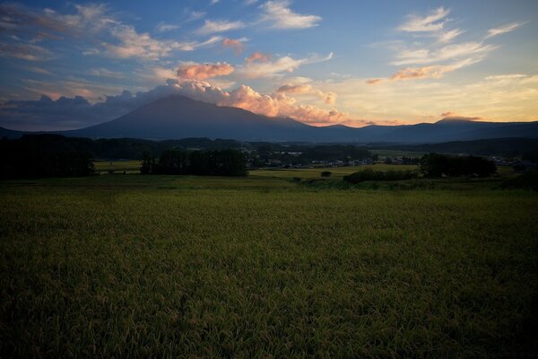 Paisagens do céu ao pôr do sol e amanhecer