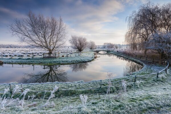 Winterlandschaft. Blick auf den Fluss