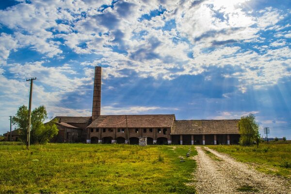 Zabytkowy budynek z piękną archetekturą