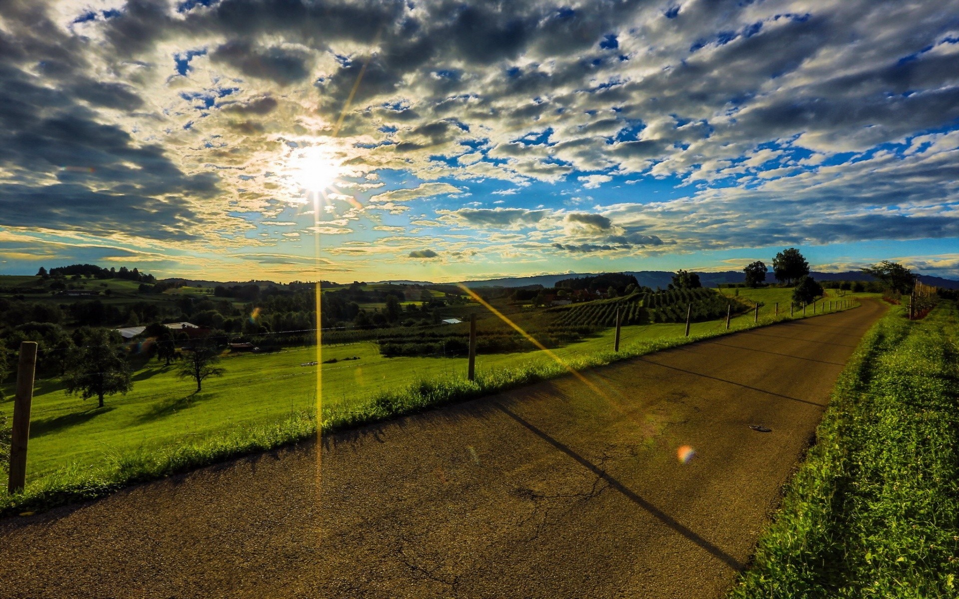 landschaft landschaft himmel sonnenuntergang natur baum feld gras straße licht sonne dämmerung reisen abend landschaft wolke ländlichen bauernhof