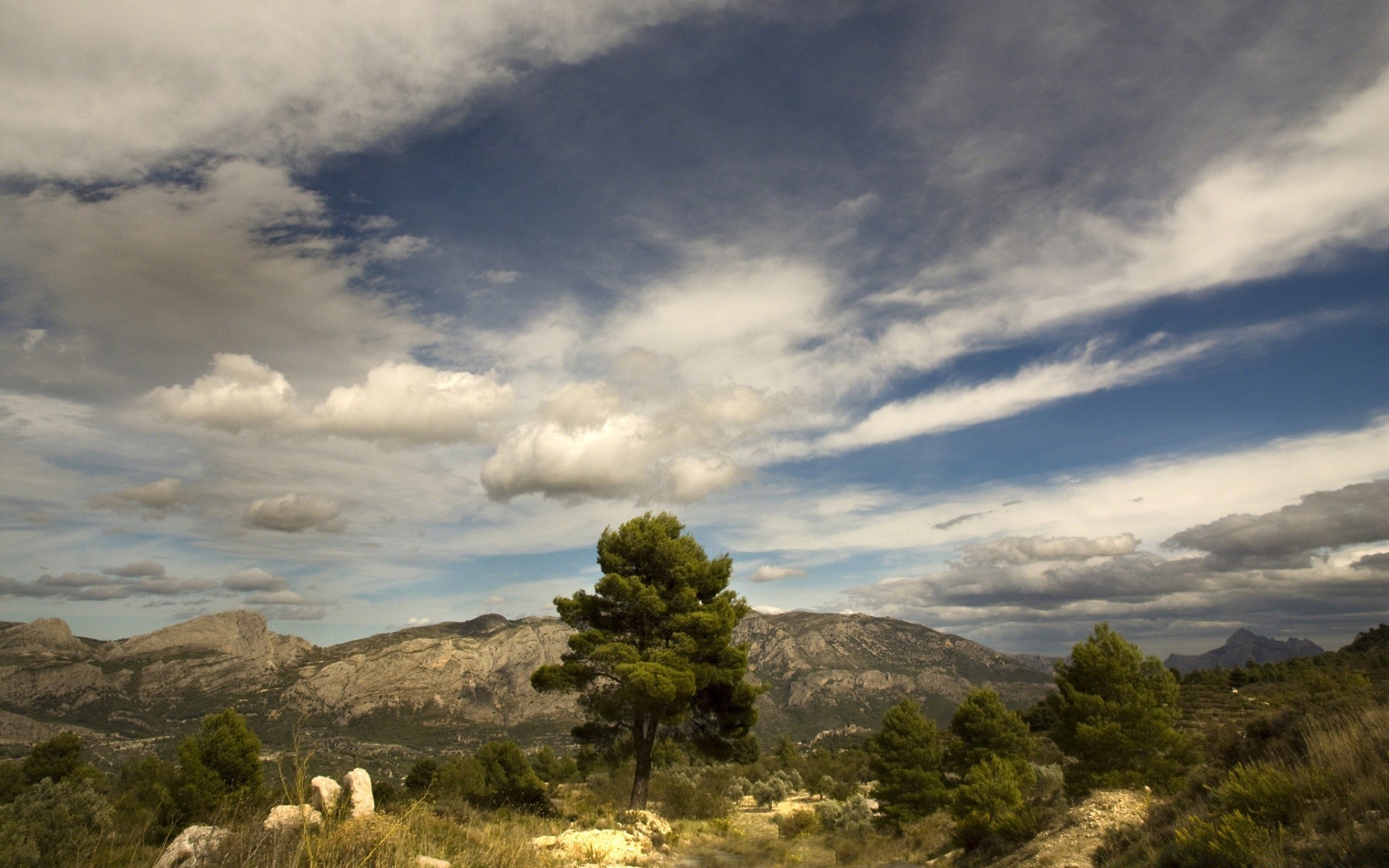 paisaje paisaje montañas cielo al aire libre viajes naturaleza árbol nube escénico luz del día colina roca desierto tormenta valle