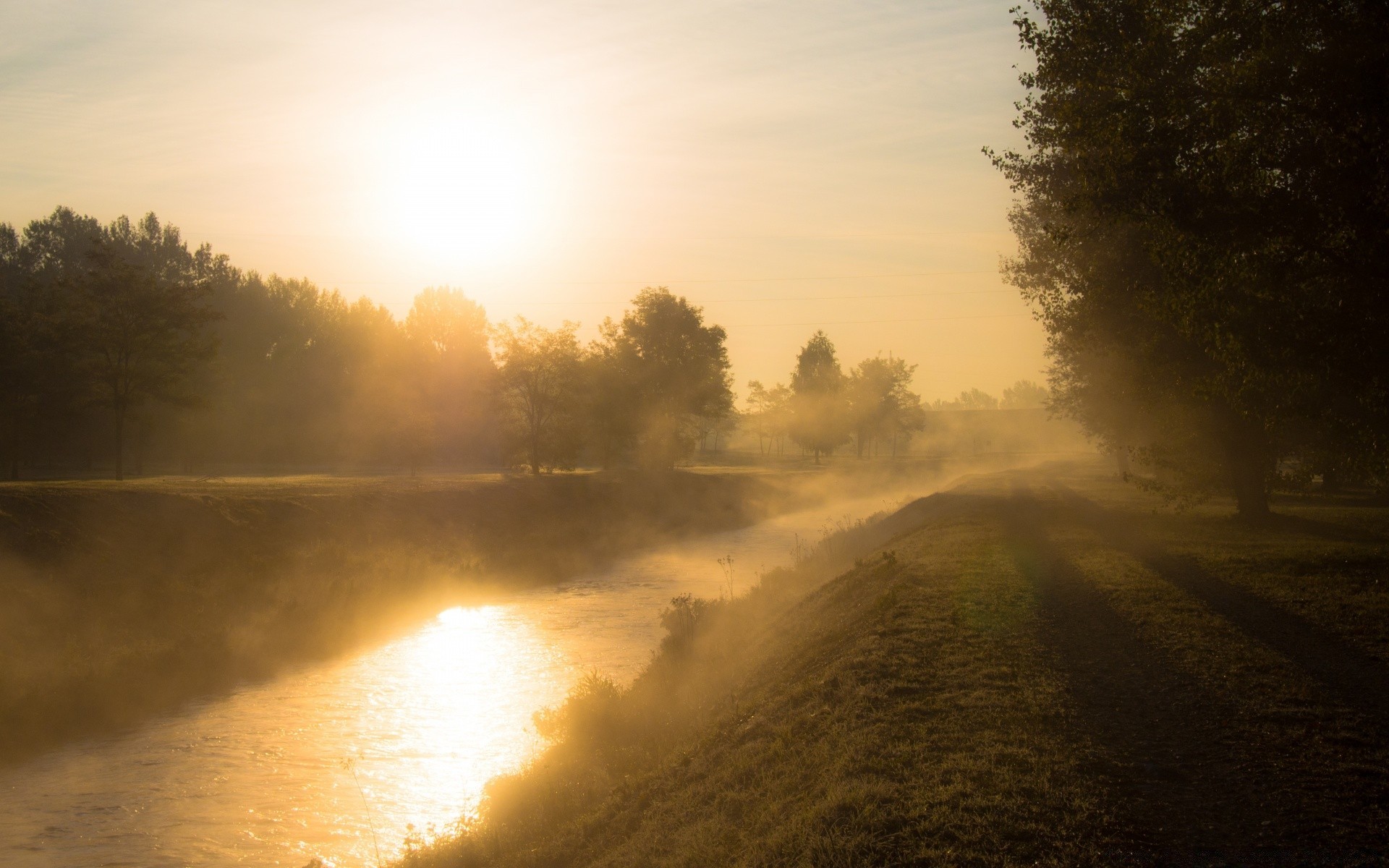 paisaje puesta de sol amanecer niebla paisaje sol niebla noche agua naturaleza árbol lago iluminado cielo buen tiempo tiempo luz al aire libre anochecer