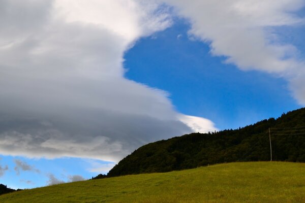 Cumulus pagórkowaty teren