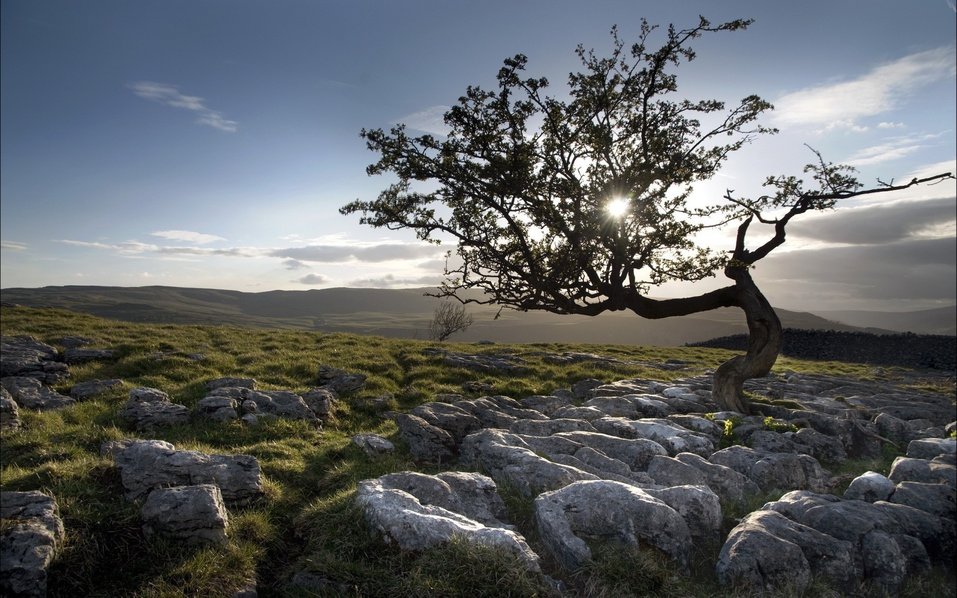 paisagens paisagem céu árvore natureza ao ar livre viagens montanhas rocha colina pôr do sol grama cênica nuvem água amanhecer