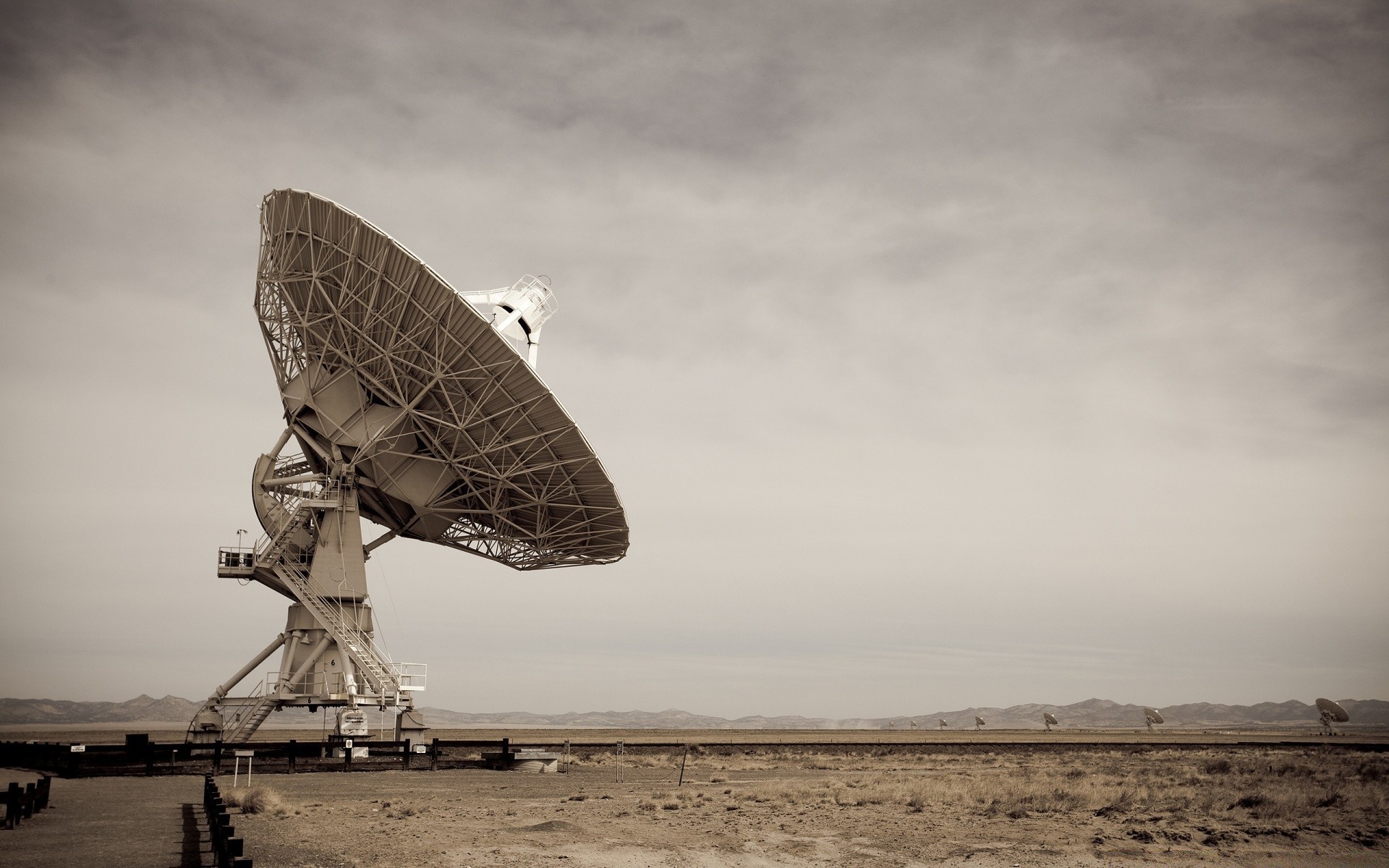 krajobrazy antena bezprzewodowa telewizja satelitarna telefon obserwatorium eksploracja transmisja niebo teleskop technologia radar woda powietrze połączenie odbiornik