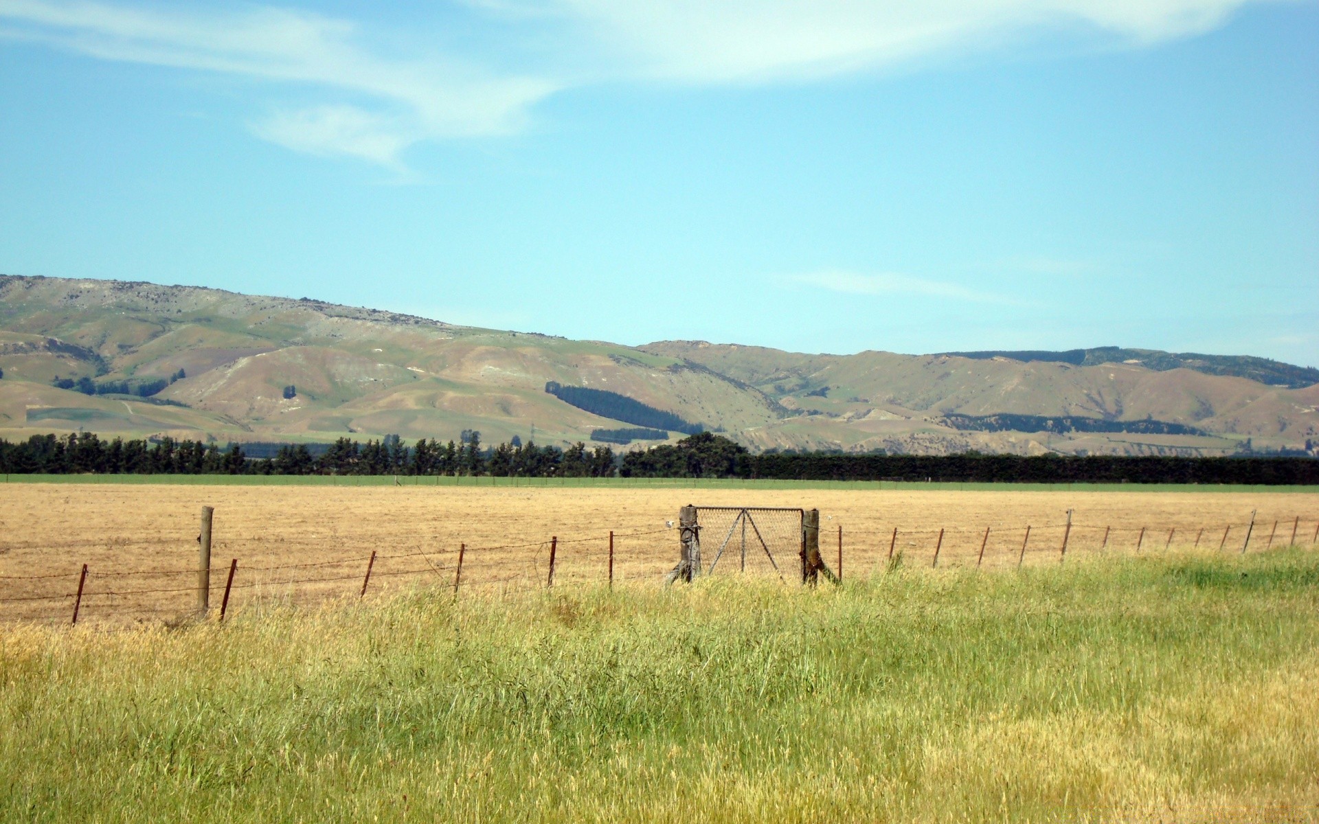 paisagens paisagem campo agricultura natureza grama fazenda céu ao ar livre feno rural terras cultivadas pastagens árvore campo viagens cênica colina montanhas