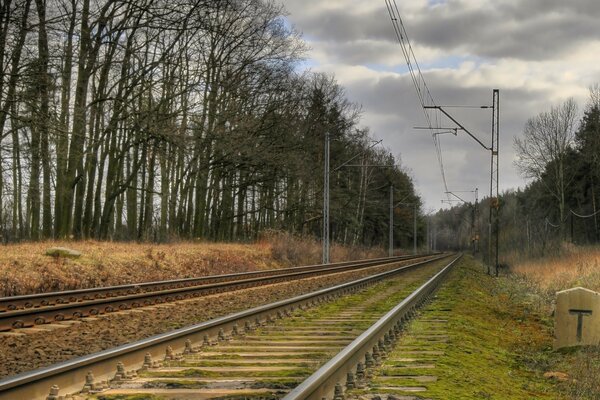 Ferrocarril cerca del cementerio