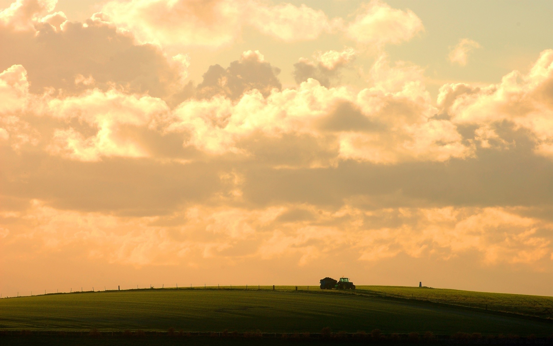 landschaft landschaft landwirtschaft bauernhof himmel feld natur sturm bebautes land baum wetter licht tageslicht wolke horizont im freien sonnenuntergang sonne ländlichen weiden