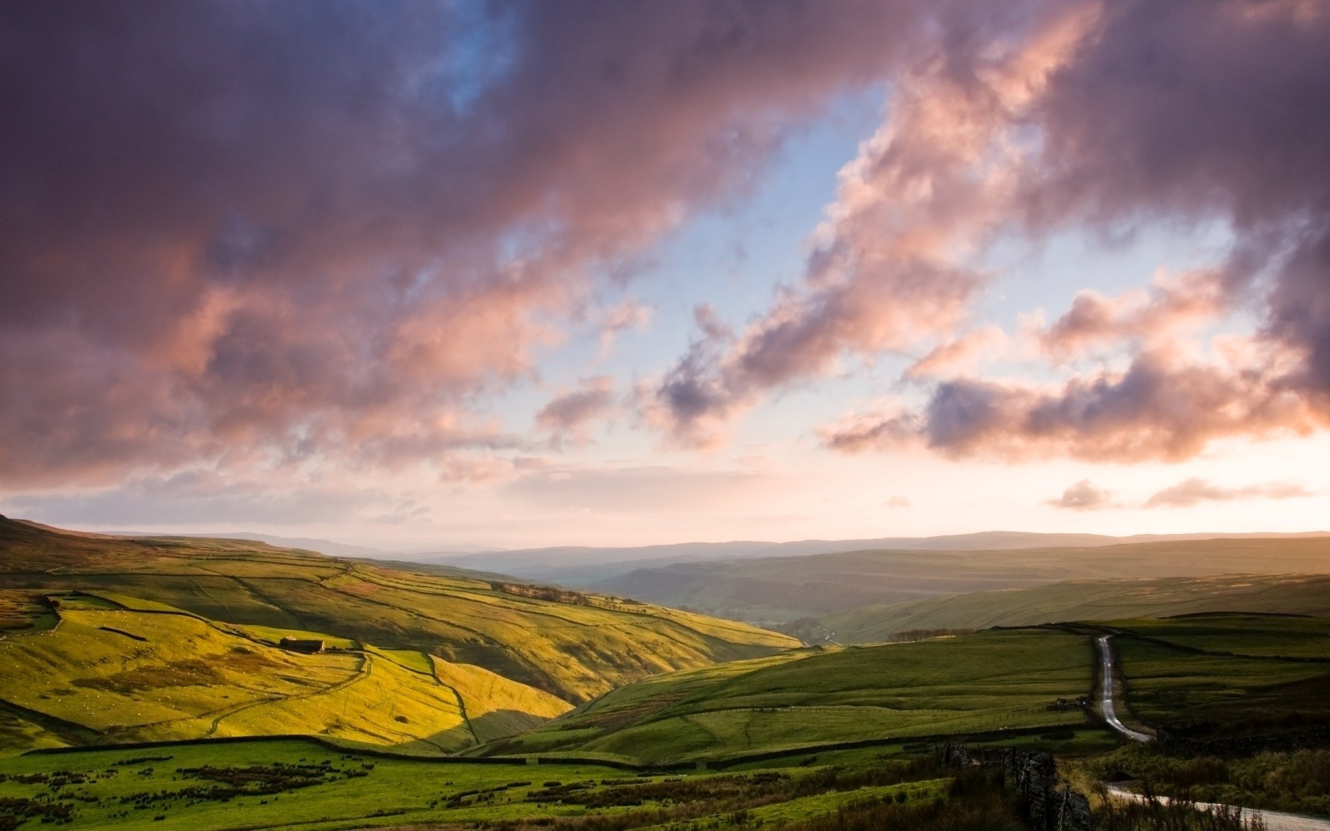 landschaft landschaft sonnenuntergang himmel im freien bebautes land reisen natur gras dämmerung landwirtschaft landschaft abend dämmerung tageslicht des ländlichen feld hügel bauernhof weiden