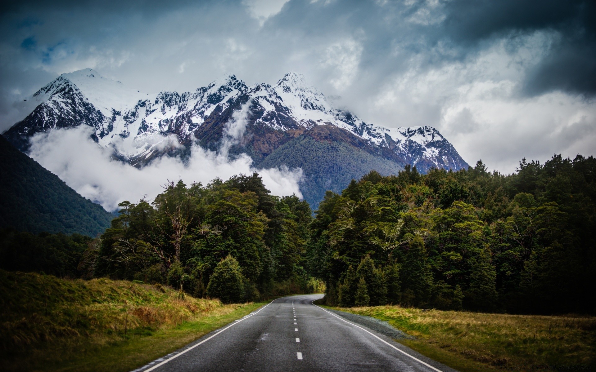 montanhas montanhas estrada paisagem neve viajar céu cênica natureza estrada madeira guia madeira