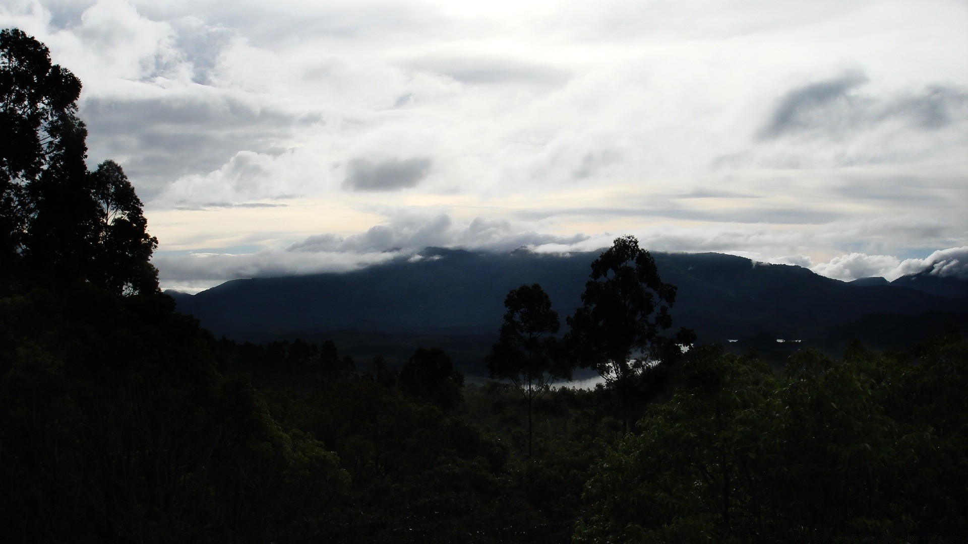 paisagens paisagem montanhas névoa céu árvore viagens pôr do sol ao ar livre luz luz do dia natureza nuvem amanhecer tempestade vulcão rocha colina