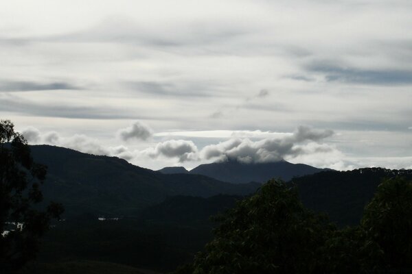 Ciel nuageux dans les montagnes