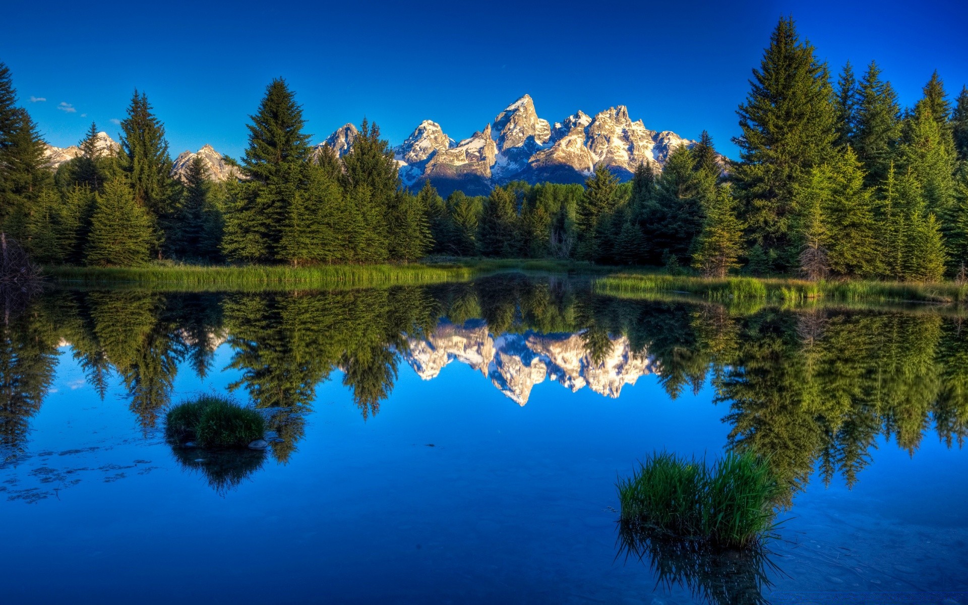 montañas reflexión lago agua naturaleza al aire libre árbol paisaje cielo escénico madera amanecer sangre fría placid coníferas