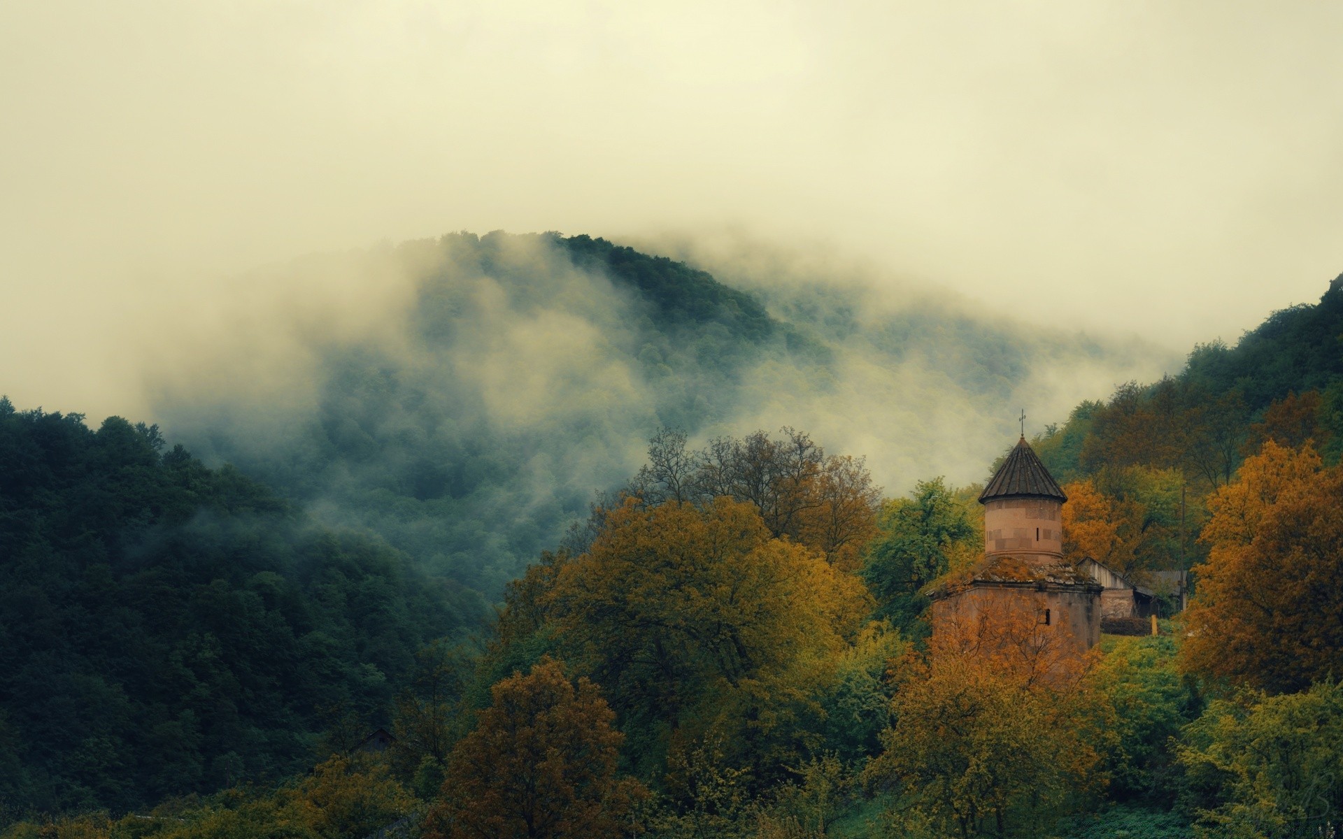 berge nebel nebel baum landschaft sonnenuntergang dämmerung im freien reisen himmel natur herbst tageslicht berge holz regen sturm abend licht