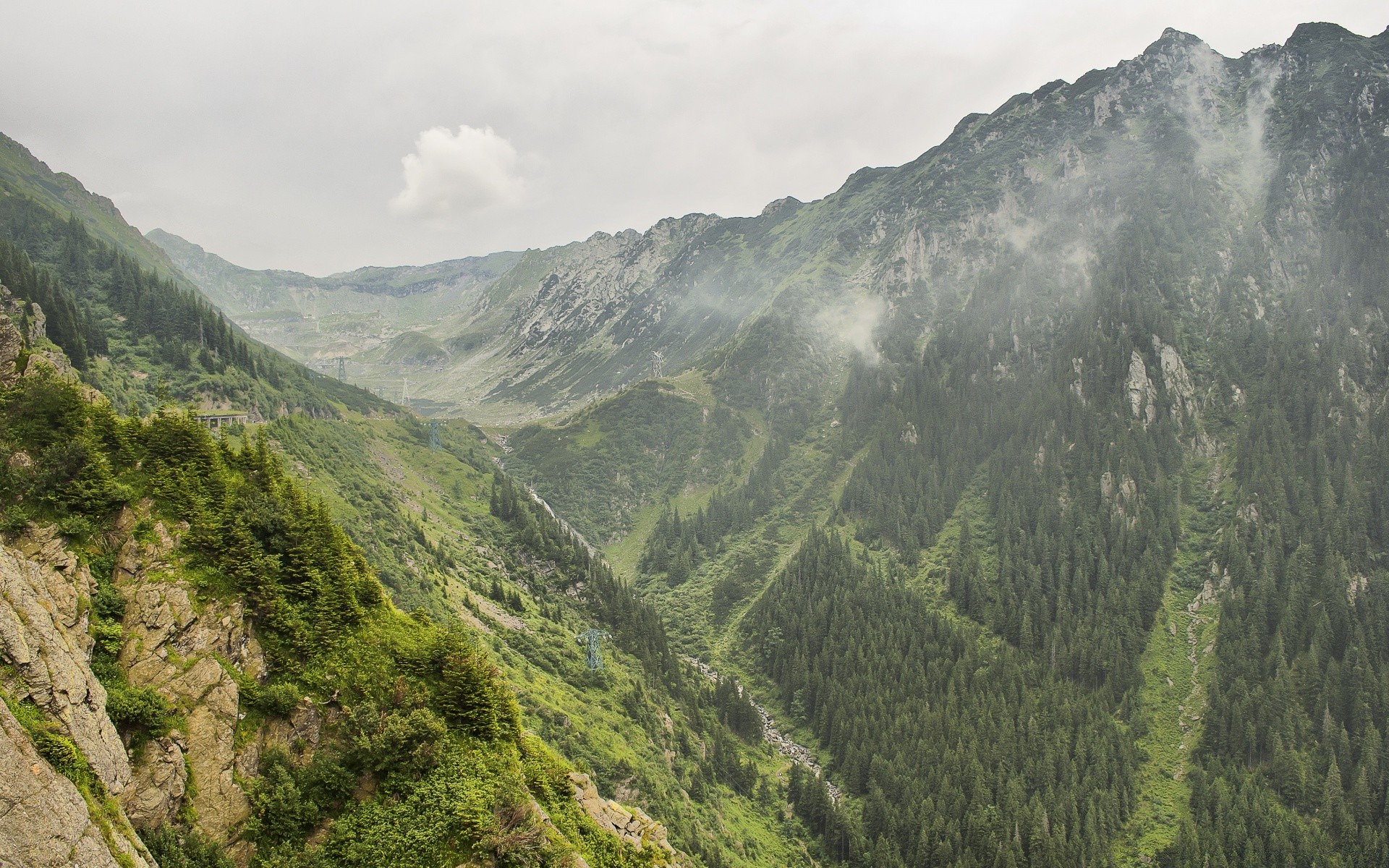 góry góry podróże natura krajobraz na zewnątrz dolina drewno niebo malownicze rock drzewo wzgórze światło dzienne mgła lato