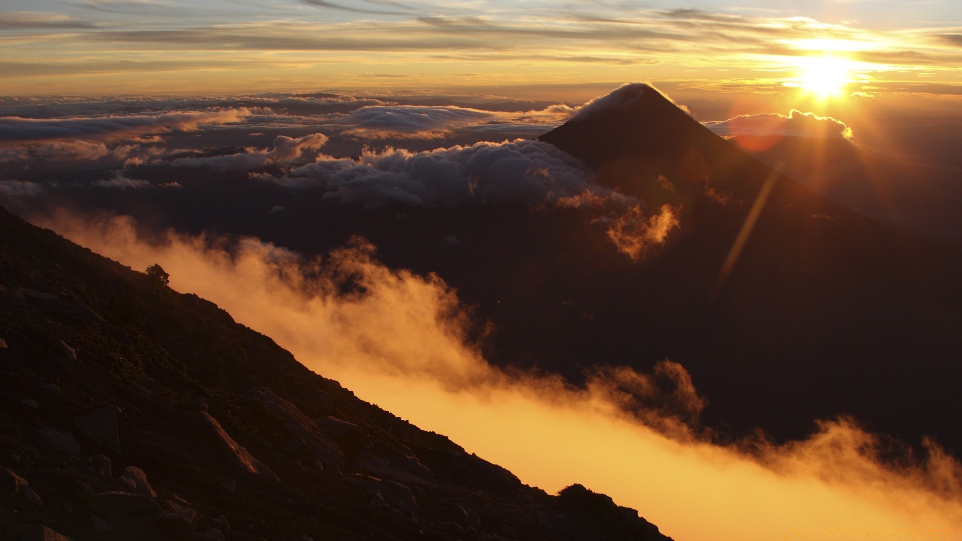 berge sonnenuntergang berge landschaft dämmerung abend himmel vulkan reisen nebel im freien sonne dämmerung licht tageslicht natur gutes wetter