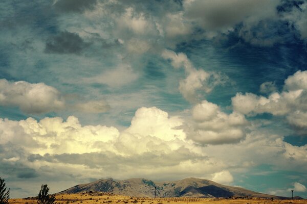 Nuages fabuleux sur le volcan