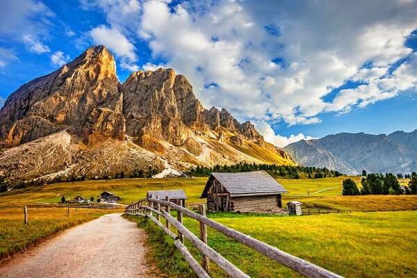 Viaggio in un bellissimo villaggio situato in montagna