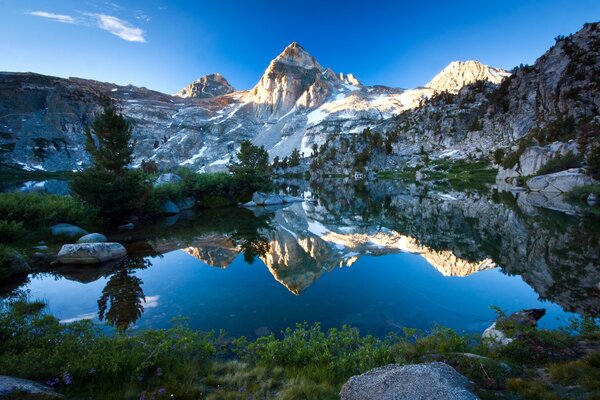 Indescribable view of mountains and lagoons