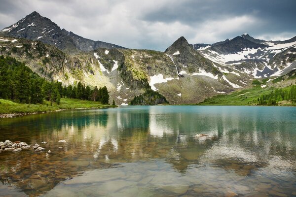 Mountain lake for high spirits