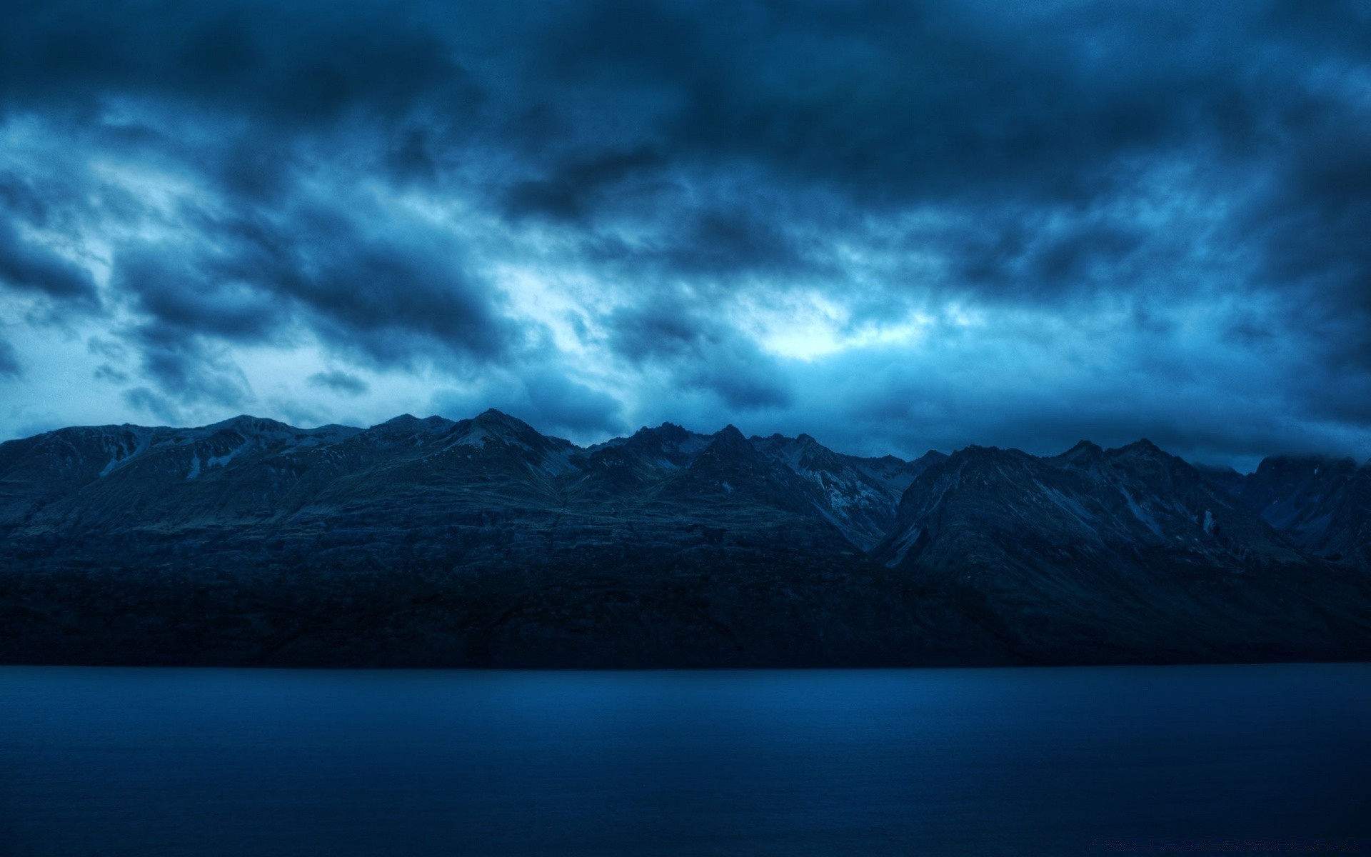 montañas paisaje cielo puesta de sol montañas naturaleza tormenta nieve noche agua amanecer al aire libre luz viajes niebla lago luz del día tiempo oscuro crepúsculo