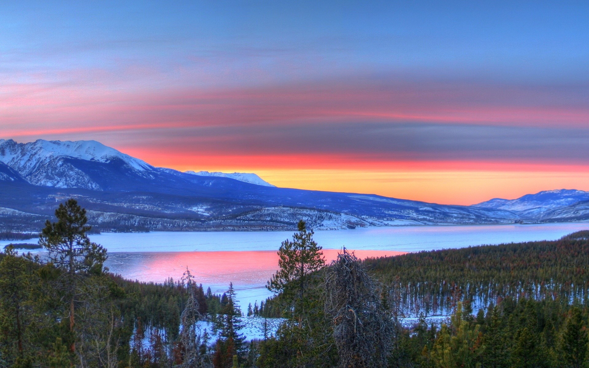 montañas agua al aire libre lago cielo puesta de sol viajes montañas paisaje amanecer naturaleza nieve noche luz del día reflexión