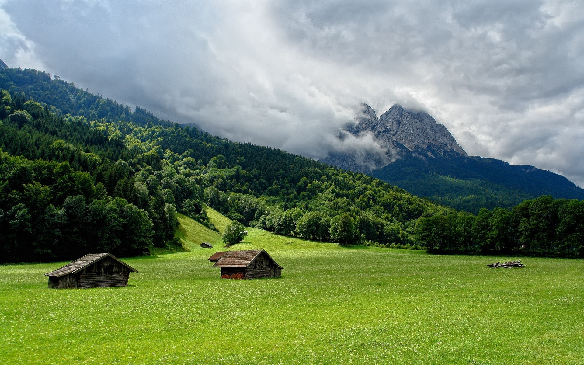 montagnes paysage montagnes nature herbe bois bois colline à l extérieur scénique voyage foin ciel été vallée nuage rural campagne