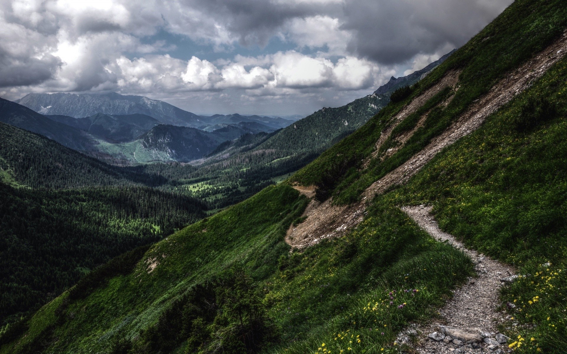 berge berge landschaft reisen natur tal im freien himmel landschaftlich hügel felsen gras wandern tageslicht wandern holz sommer