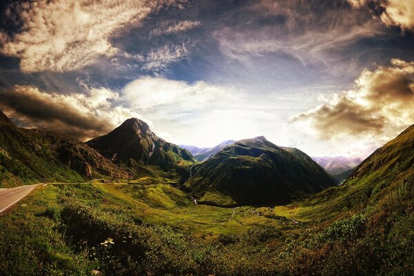 Bellissimo paesaggio della natura al tramonto