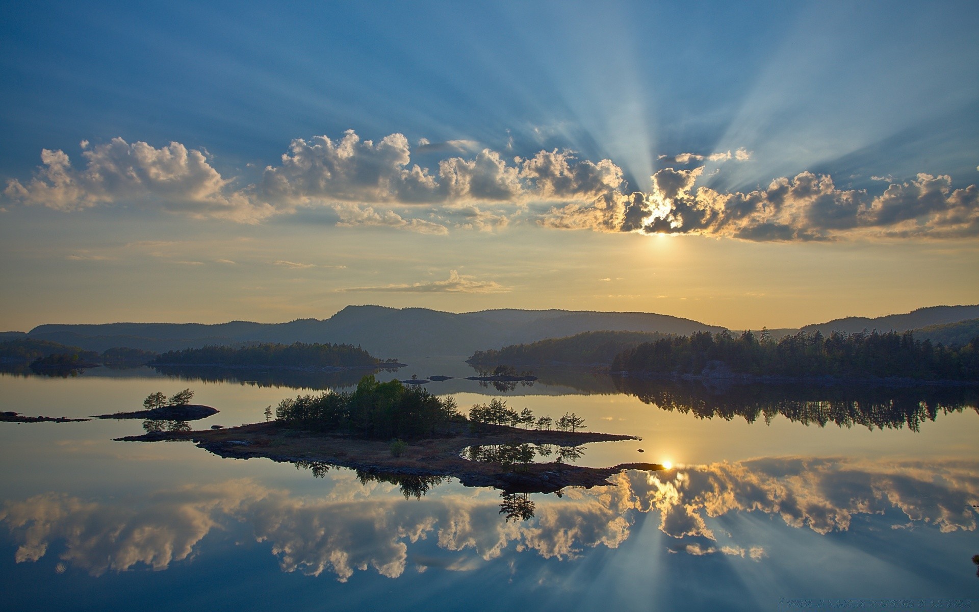 lago alba tramonto paesaggio cielo acqua sera nebbia viaggi riflessione natura nebbia montagna all aperto sole tempo albero crepuscolo