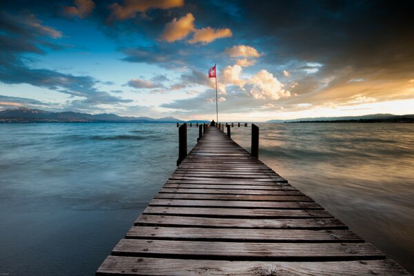 Pont dans la mer à l infini