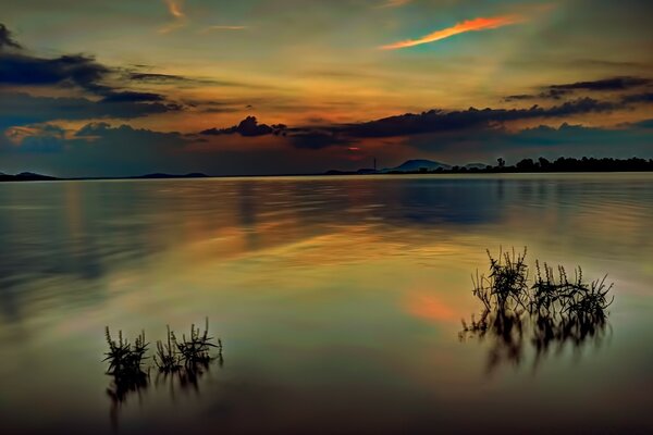 A beautiful order is reflected in the lake