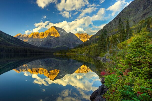 Beautiful landscape of mountains by the lake