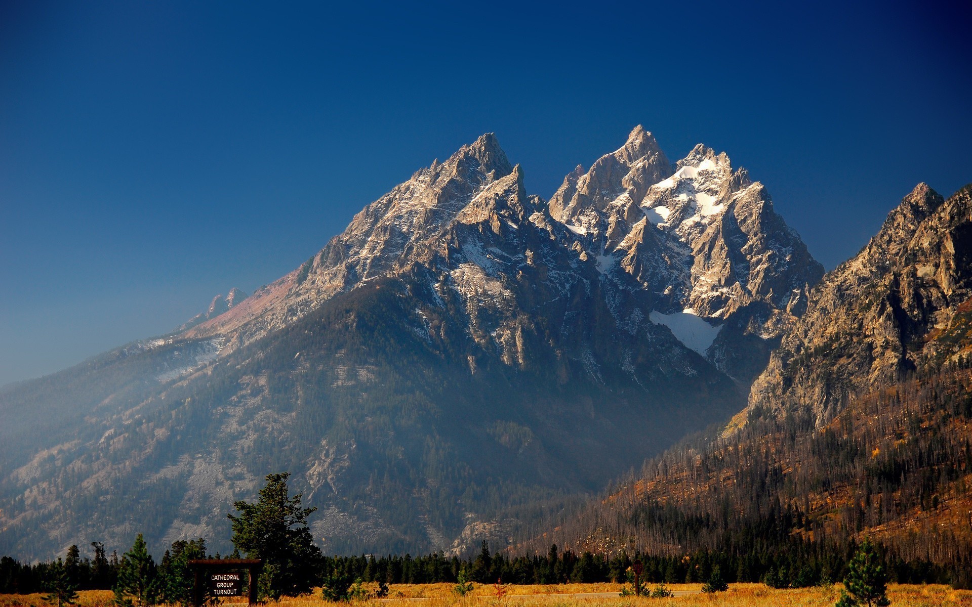 山 山 雪 旅游 景观 户外 天空 风景 日光 木材 自然 木材