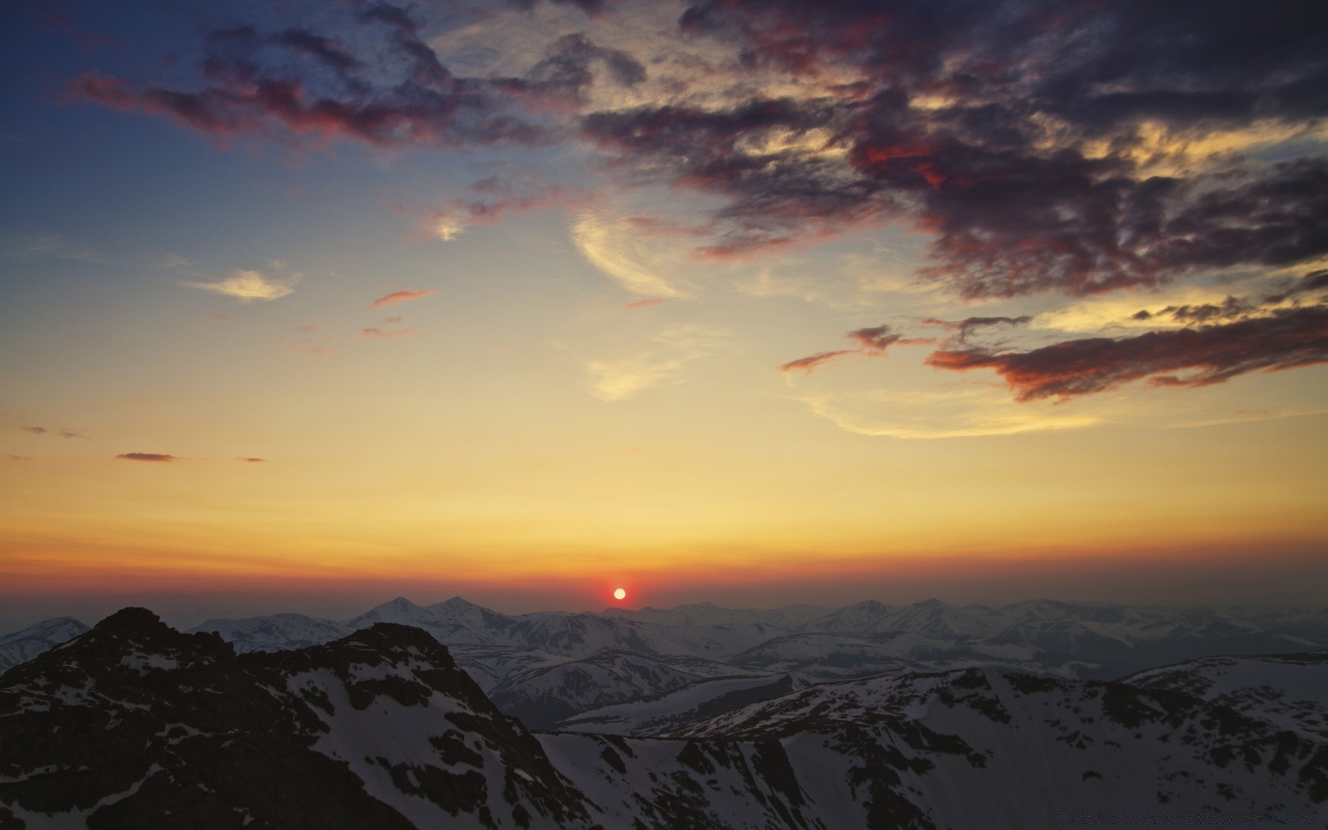 montañas puesta de sol montañas amanecer cielo paisaje noche nieve sol viajes crepúsculo naturaleza niebla buen tiempo al aire libre luz