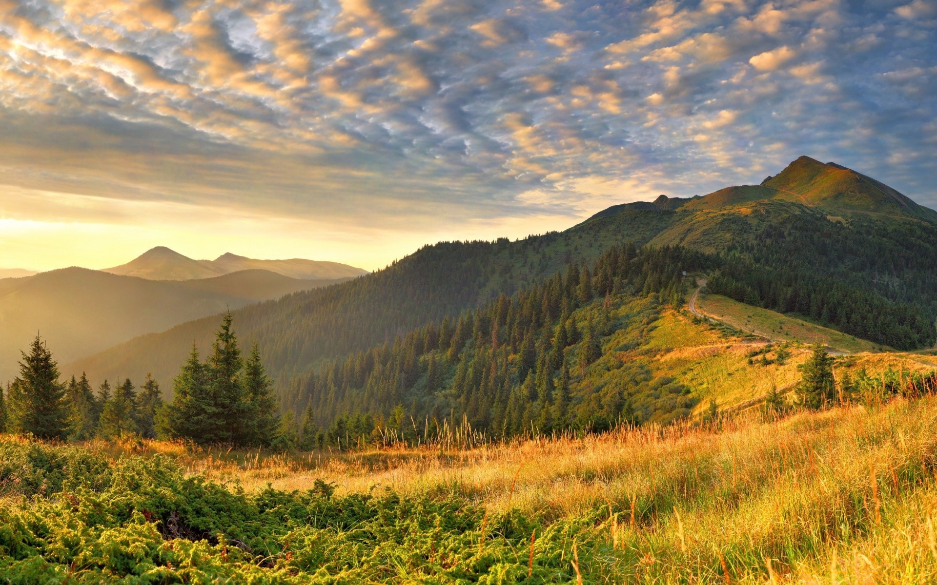 montagnes montagnes paysage voyage en plein air nature coucher de soleil automne ciel aube neige vallée soirée bois