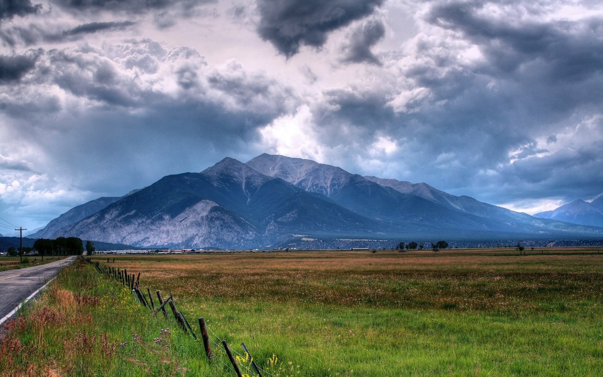 montagnes paysage montagnes ciel nature voyage en plein air herbe nuage été scénique rural campagne colline