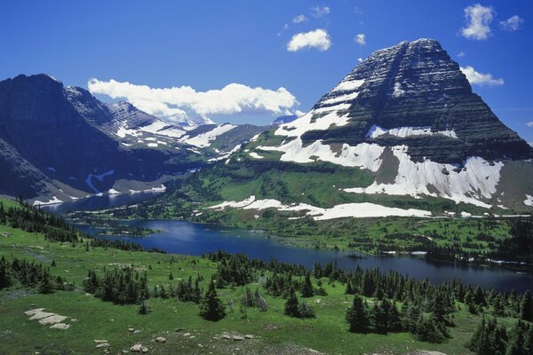 Sehr farbenfrohe Landschaft der Natur