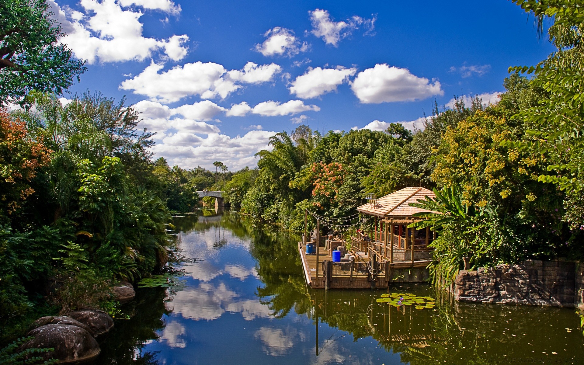 ríos estanques y arroyos estanques y arroyos agua viajes árbol lago naturaleza al aire libre río reflexión madera cielo verano paisaje escénico piscina turismo casa