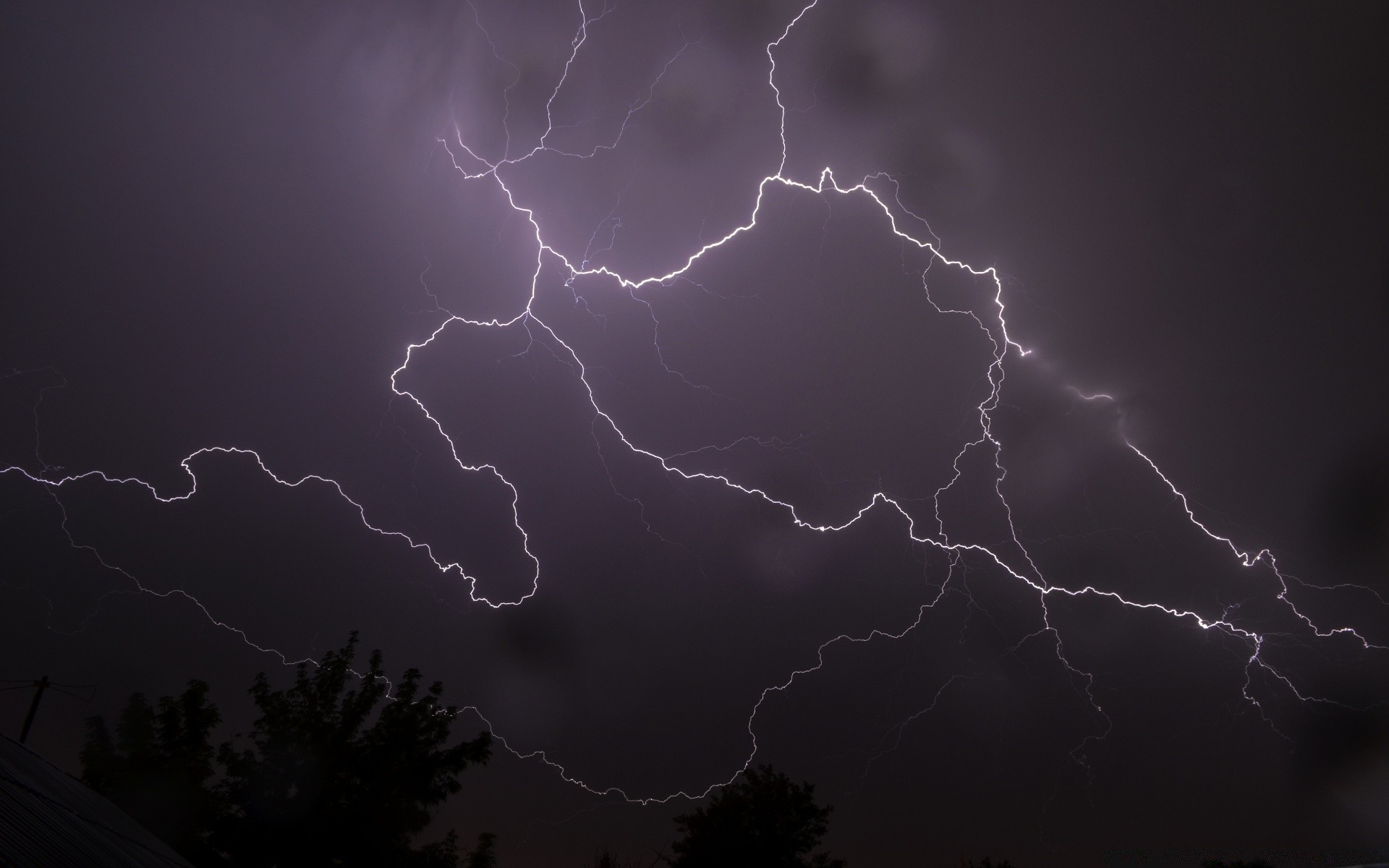 céu relâmpago thunderbolt tempestade trovão tempestade chuva choque flash desastre escuro tempo perigo dramático céu zumbido luz estático intensidade noite