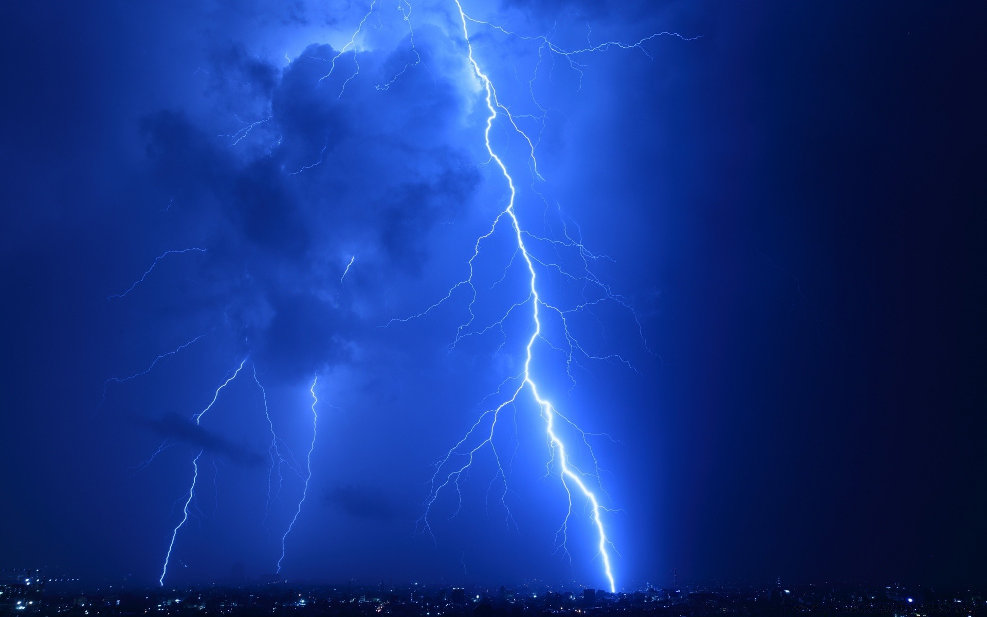 天空 闪电 风暴 雷暴 霹雳 黑暗 闪光 桌面 抽象 天空 光 雨 天气 颜色 海洋