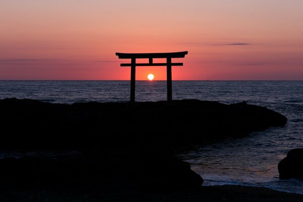 Le soleil se couche sur la mer