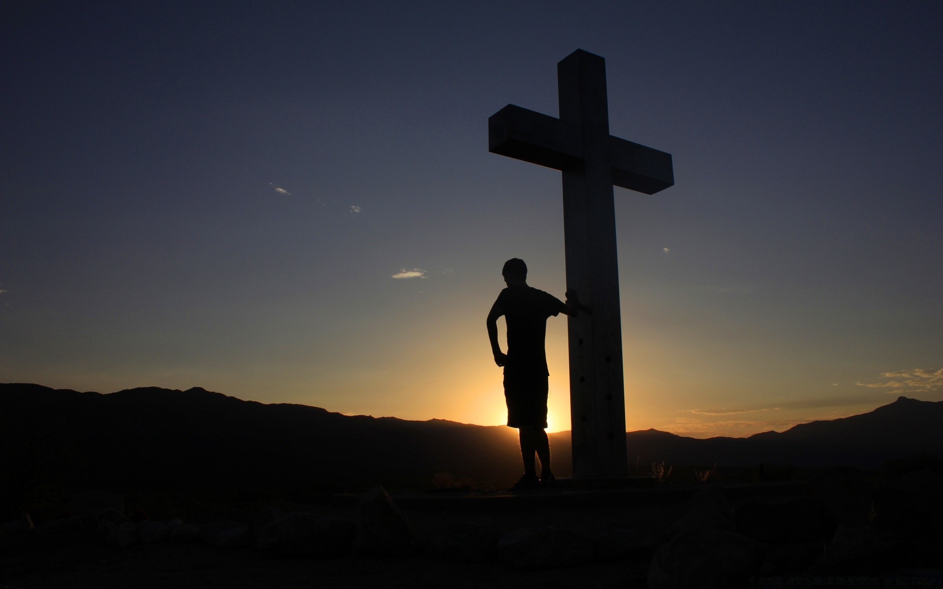 ciel croix coucher de soleil religion silhouette rétro-éclairé dieu aube lumière ciel église soir paysage crépuscule spiritualité ombre cimetière