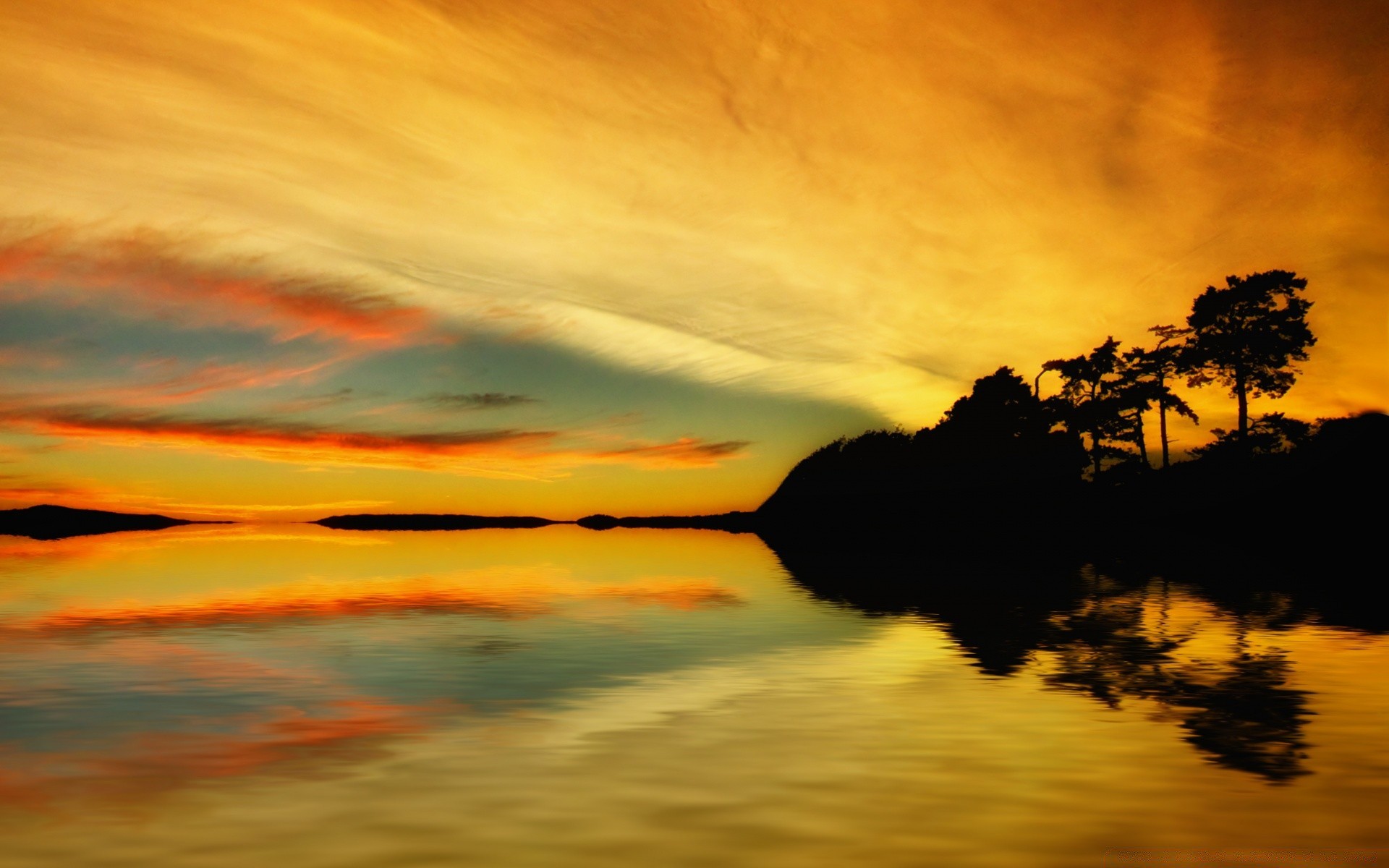 cielo puesta de sol amanecer noche cielo crepúsculo silueta iluminado sol paisaje agua al aire libre naturaleza buen tiempo viajes nube luz árbol