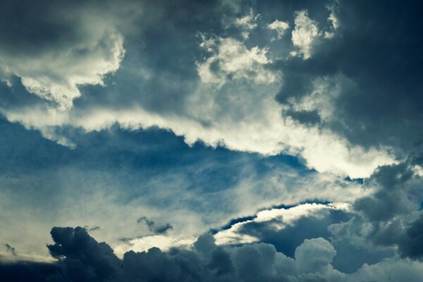 Paisaje cielo con muchas nubes