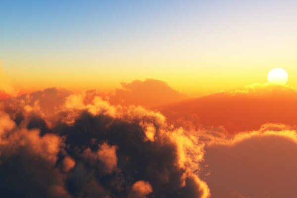 Dämmerung über den Wolken aus dem Bullauge